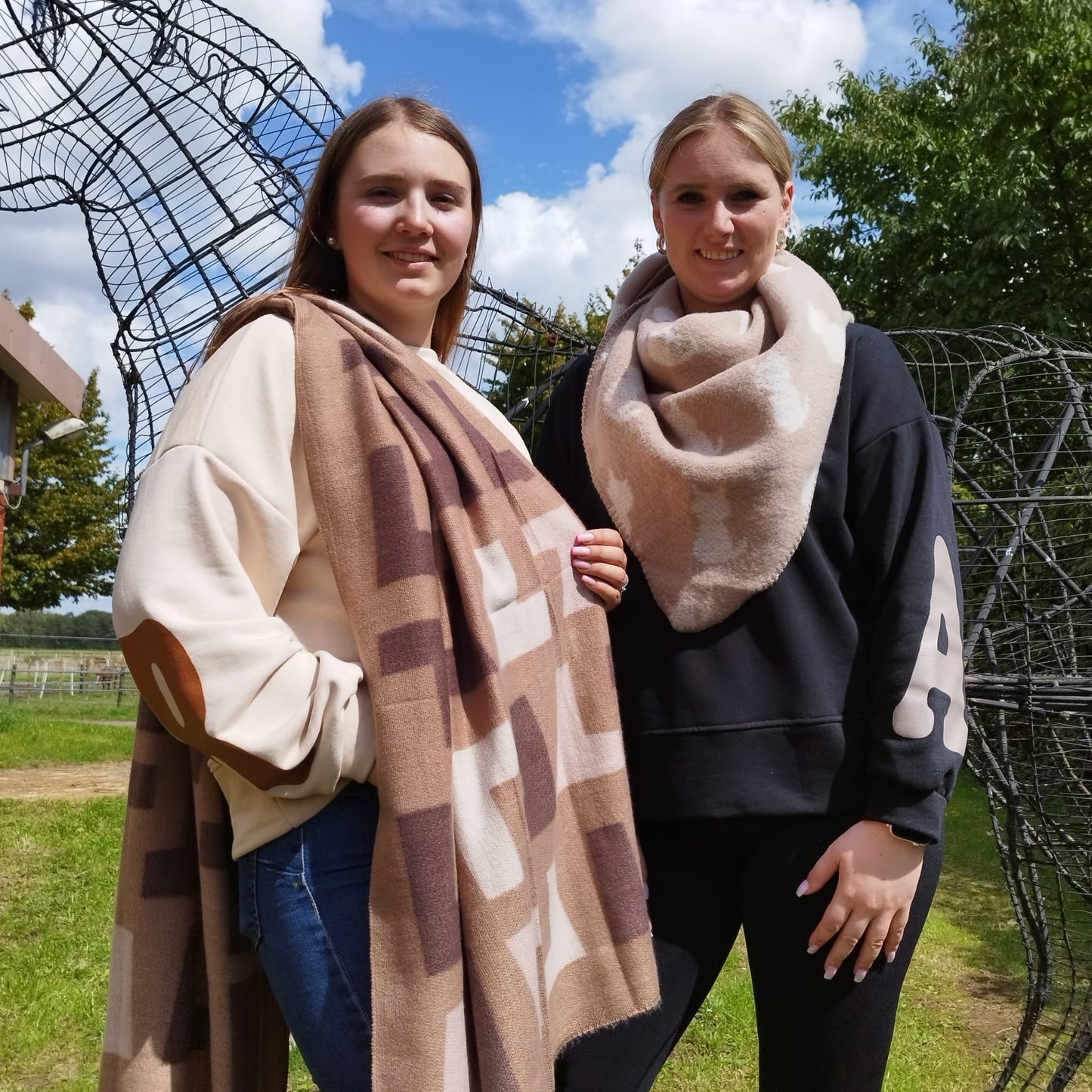 Oversize-Schal mit Buchstaben