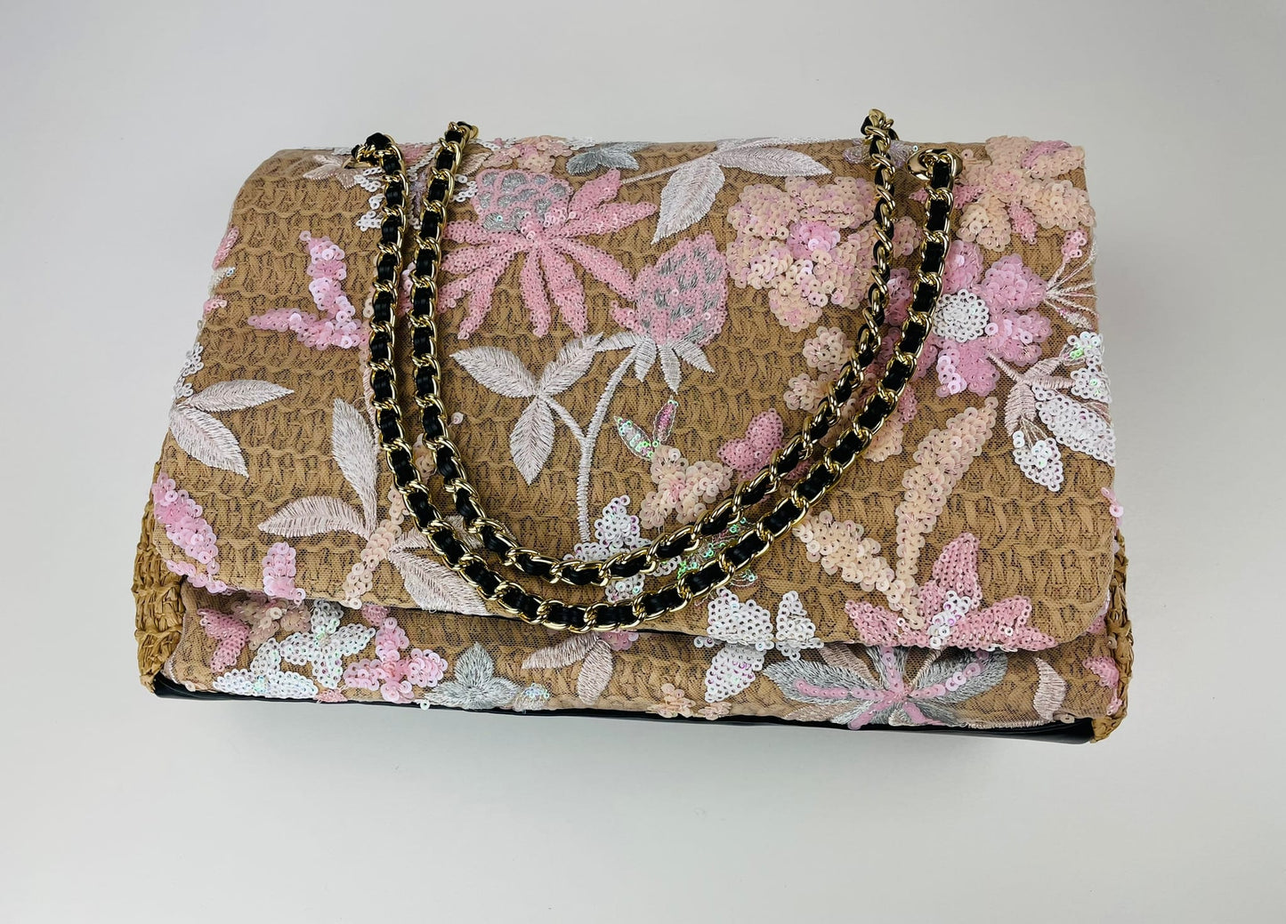 Strohtasche mit Applikation