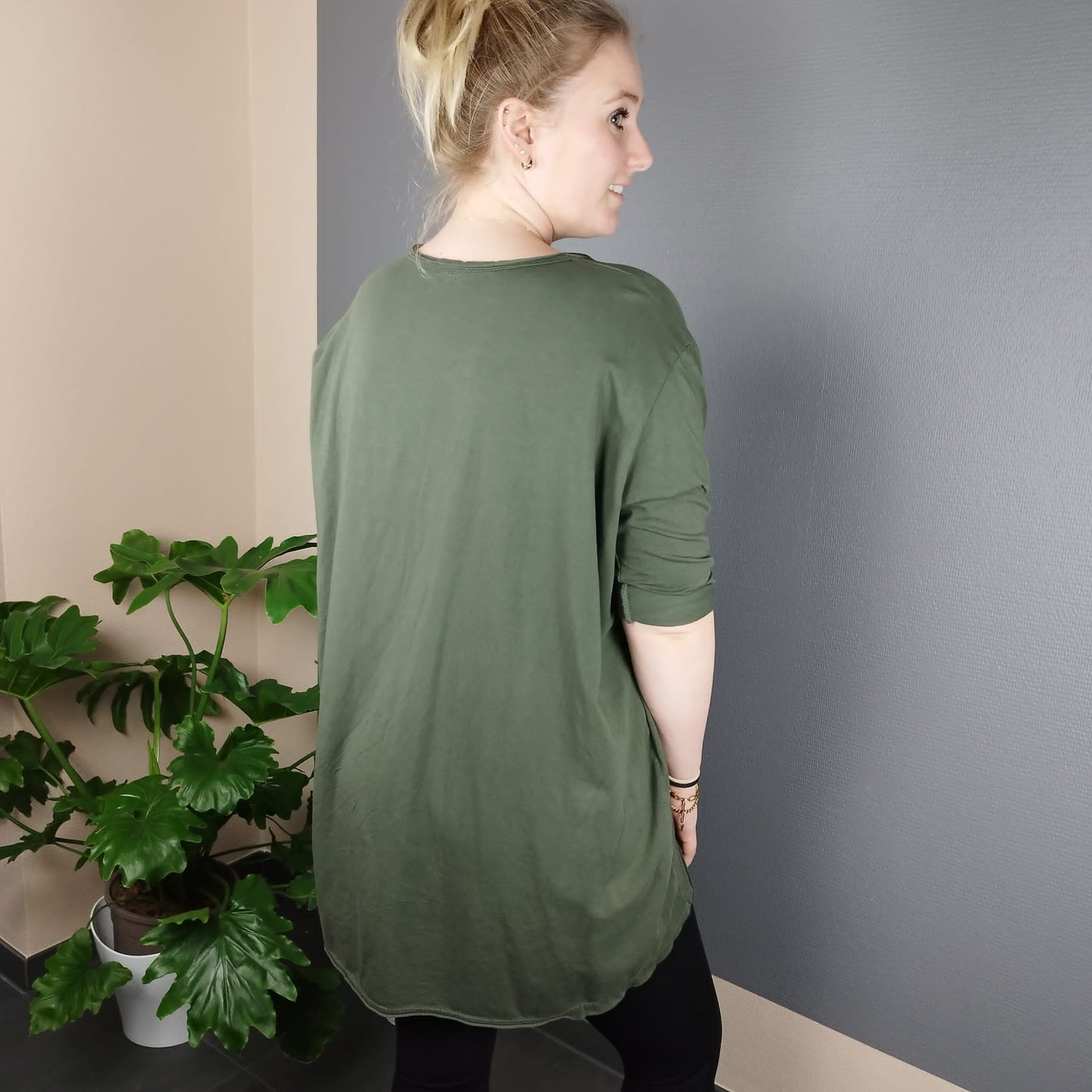 T-Shirt mit langarm in Olive grün