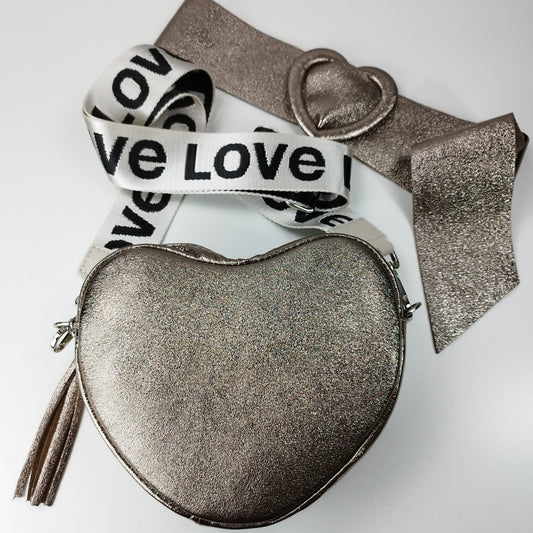 Herztasche mit "Love" Riemen